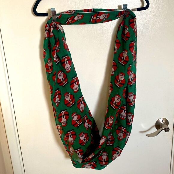 Santa circle scarf- 100% polyester - Picture 2 of 5